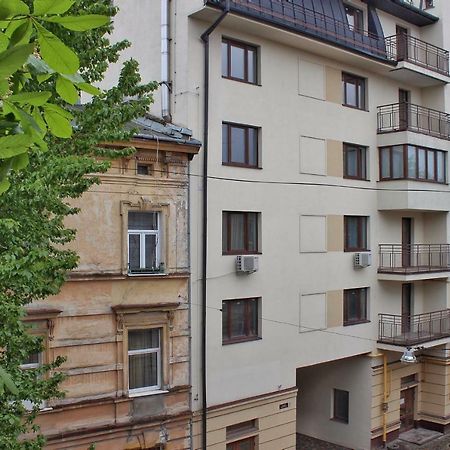 Квартира По Вулиці Голубовича 42 Біля Вокзалу Комфортна Повноцінна Стильна Lviv Exteriör bild